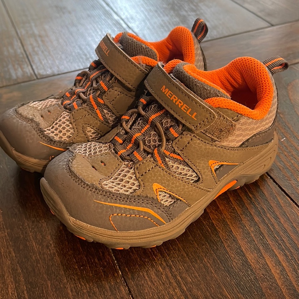 Toddler Merrell size 9 hardly worn